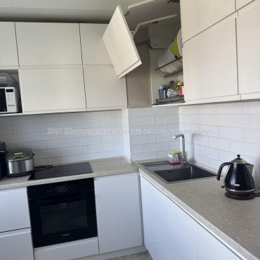 Продам квартиру, Ляпунова ул. , 4  ком., 80 м², капитальный ремонт 