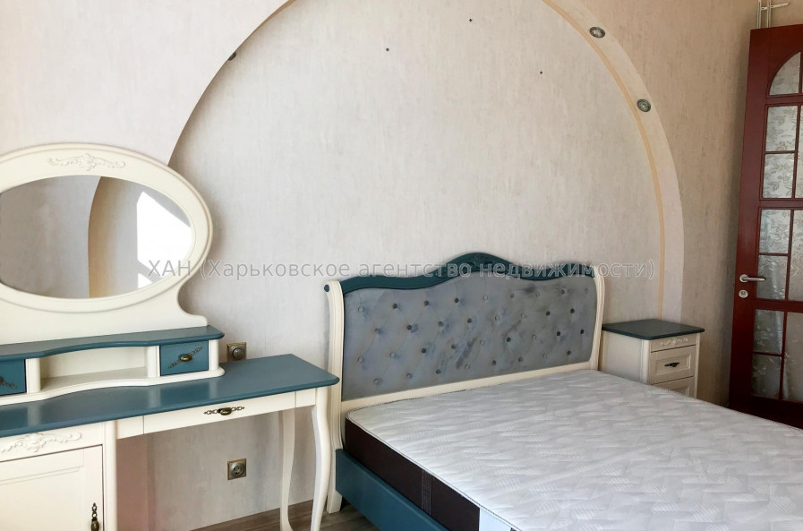 Продам квартиру, Куликовский спуск , 14 , 2  ком., 60 м², капитальный ремонт 