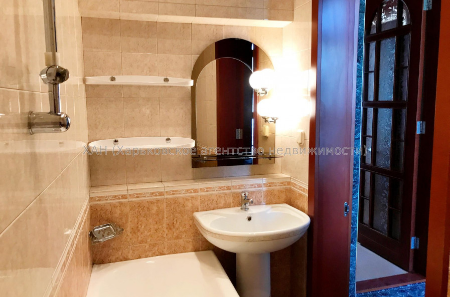 Продам квартиру, Куликовский спуск , 14 , 2  ком., 60 м², капитальный ремонт 