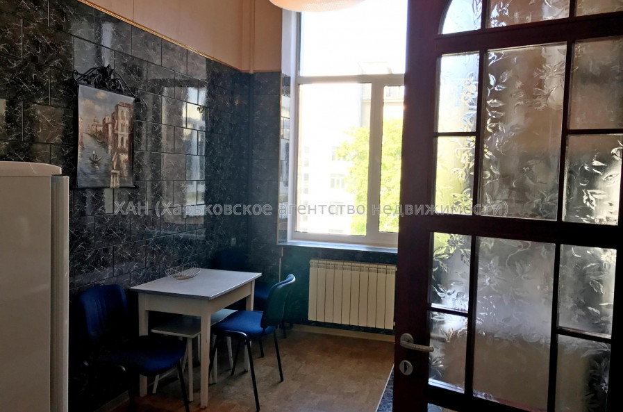 Продам квартиру, Куликовский спуск , 14 , 2  ком., 60 м², капитальный ремонт 