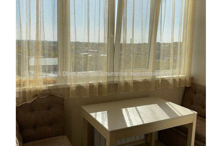 Продам квартиру, Любови Малой  просп. , 1 кім., 50 м², евроремонт 