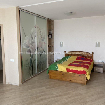 Продам квартиру, Любови Малой  просп. , 1 кім., 50 м², евроремонт 