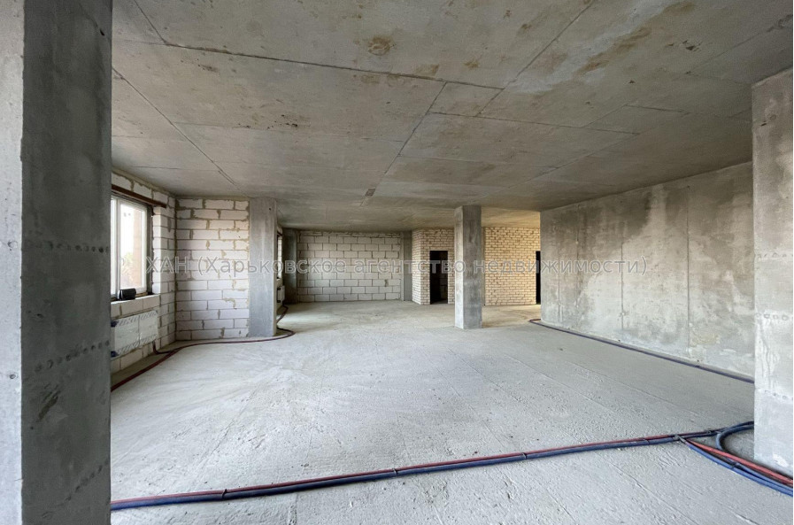 Продам квартиру, Динамовская ул. , 3 кім., 172 м², без отделочных работ 