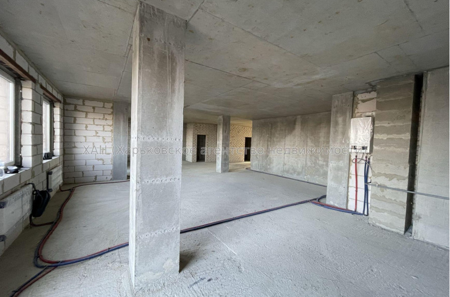 Продам квартиру, Динамовская ул. , 3 кім., 172 м², без отделочных работ 