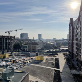 Продам квартиру, Динамовская ул. , 3 кім., 172 м², без отделочных работ
