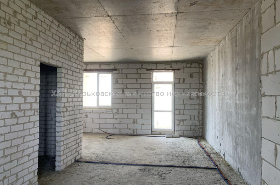 Продам квартиру, Динамовская ул. , 3 кім., 172 м², без отделочных работ 