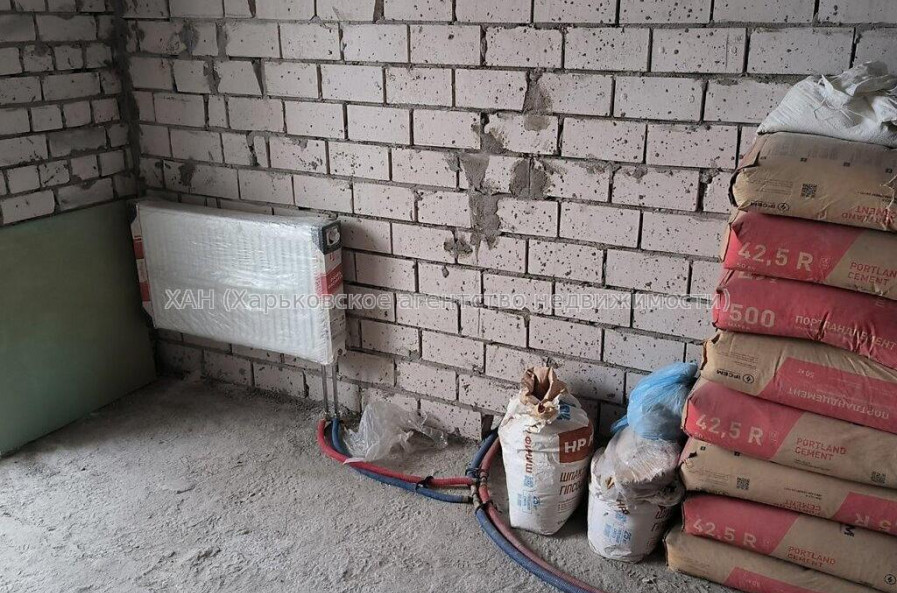 Продам квартиру, Салтовское шоссе , 1 кім., 43 м², без внутренних работ 