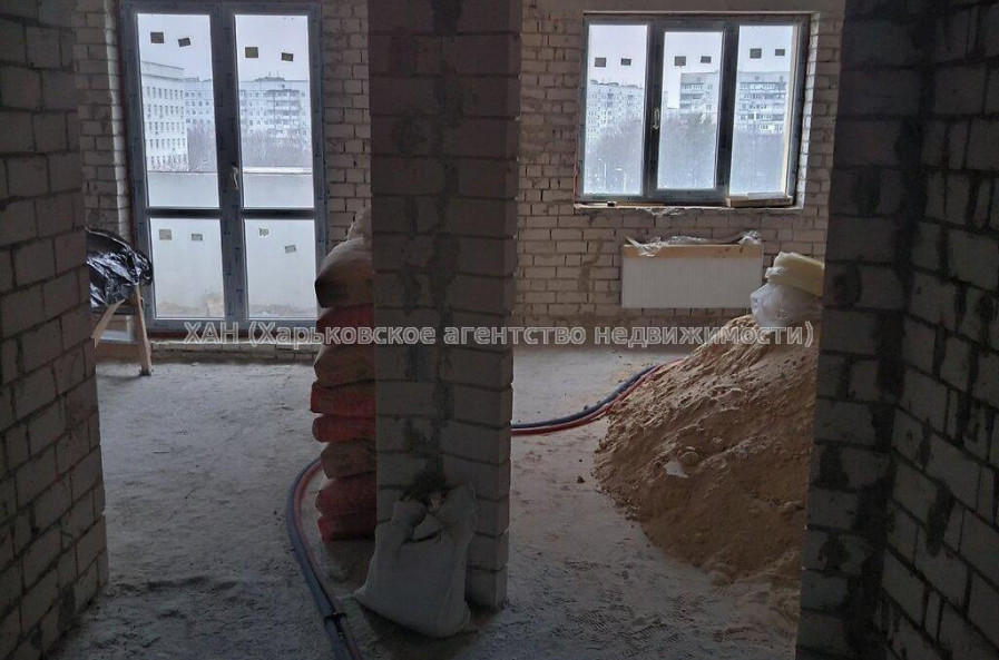 Продам квартиру, Салтовское шоссе , 1 кім., 43 м², без внутренних работ 