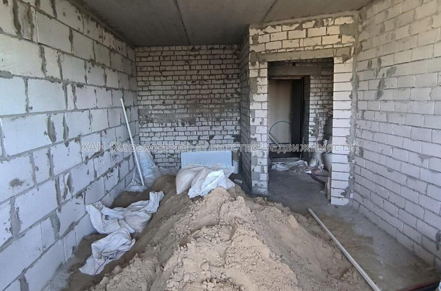 Продам квартиру, Салтовское шоссе , 1 кім., 43 м², без внутренних работ 