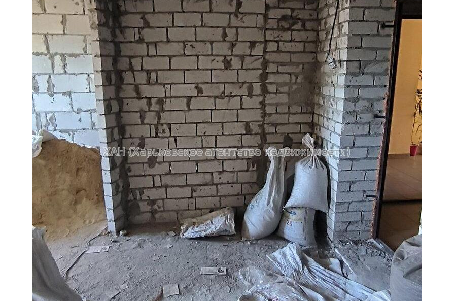 Продам квартиру, Салтовское шоссе , 1 кім., 43 м², без внутренних работ 