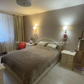 Продам квартиру, Людвига Свободы просп. , 2  ком., 50 м², авторский дизайн