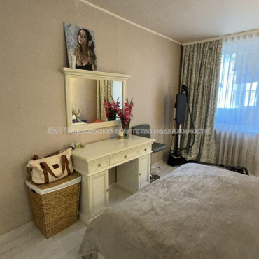 Продам квартиру, Людвига Свободы просп. , 2 кім., 50 м², авторский дизайн 