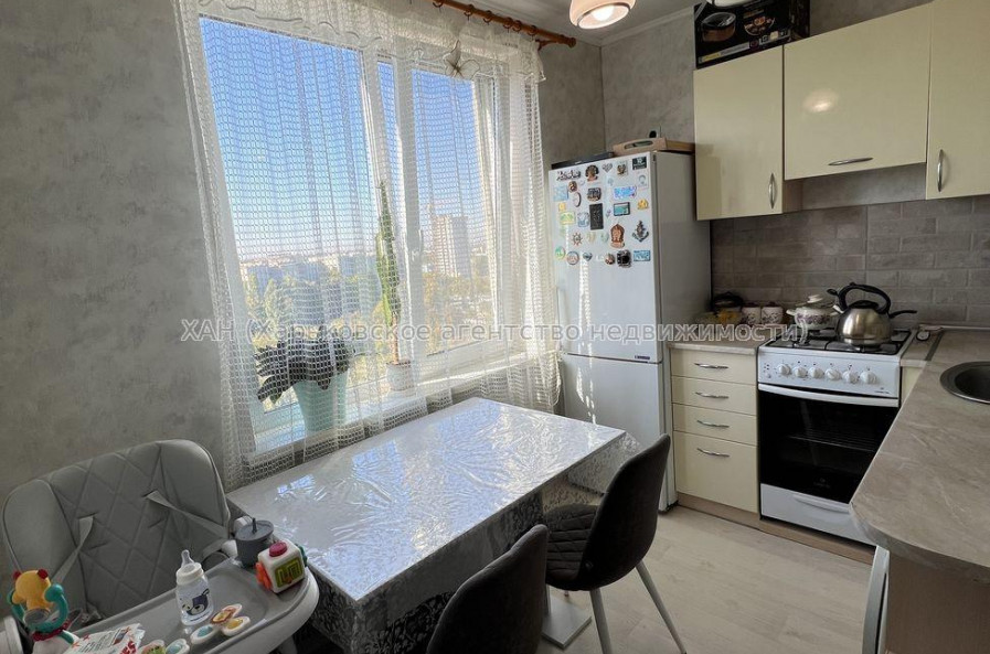 Продам квартиру, Владислава Зубенко ул. , 1 кім., 37 м², евроремонт 