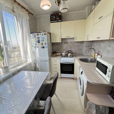 Продам квартиру, Владислава Зубенко ул. , 1 кім., 37 м², евроремонт 