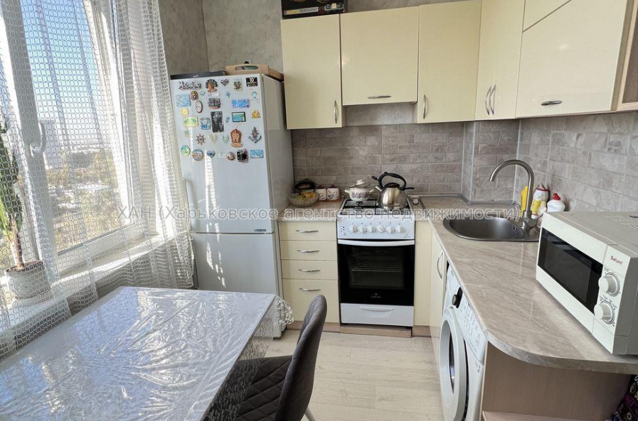 Продам квартиру, Владислава Зубенко ул. , 1 кім., 37 м², евроремонт 