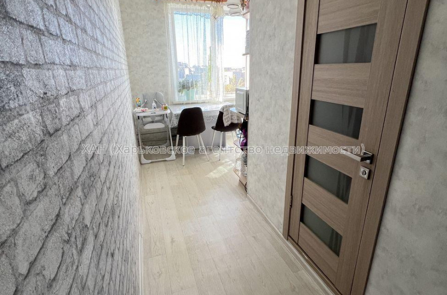 Продам квартиру, Владислава Зубенко ул. , 1 кім., 37 м², евроремонт 