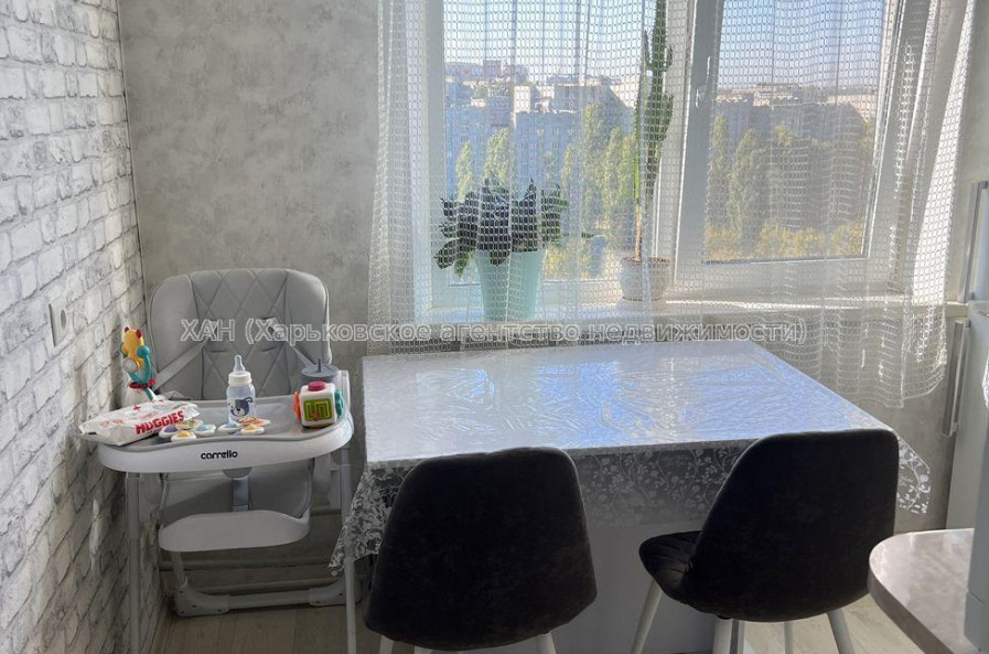 Продам квартиру, Владислава Зубенко ул. , 1 кім., 37 м², евроремонт 