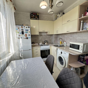 Продам квартиру, Владислава Зубенко ул. , 1 кім., 37 м², евроремонт 