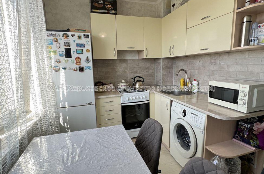 Продам квартиру, Владислава Зубенко ул. , 1 кім., 37 м², евроремонт 