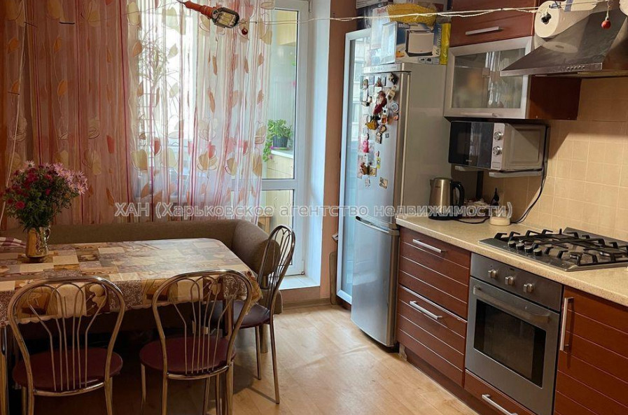 Продам квартиру, Юбилейный просп. , 2 кім., 65 м², капитальный ремонт 