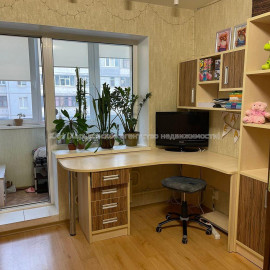 Продам квартиру, Юбилейный просп. , 2  ком., 65 м², капитальный ремонт