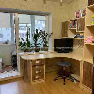 Продам квартиру, Юбилейный просп. , 2 кім., 65 м², капитальный ремонт 