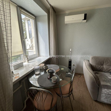 Продам квартиру, Льва Ландау просп. , 3 кім., 58 м², евроремонт 