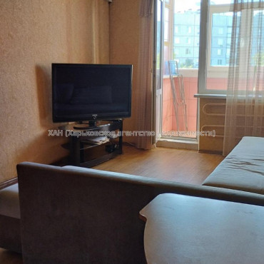 Продам квартиру, Непокоренных ул. , 2  ком., 47 м², капитальный ремонт 