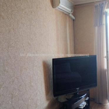 Продам квартиру, Непокоренных ул. , 2  ком., 47 м², капитальный ремонт 