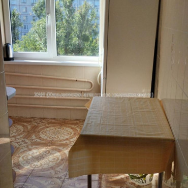 Продам квартиру, Непокоренных ул. , 2  ком., 47 м², капитальный ремонт 