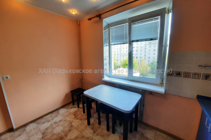 Здам квартиру, Пермская ул. , 1 кім., 37 м², капитальный ремонт 