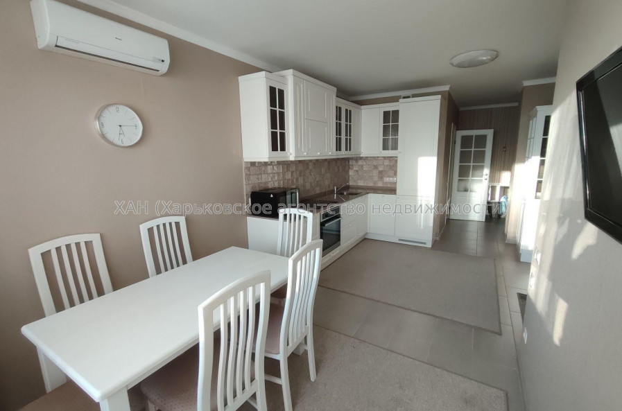 Продам квартиру, Сухумская ул. , 2 кім., 81 м², авторский дизайн 