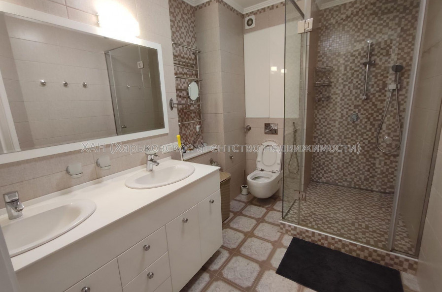 Продам квартиру, Сухумская ул. , 2 кім., 81 м², авторский дизайн 