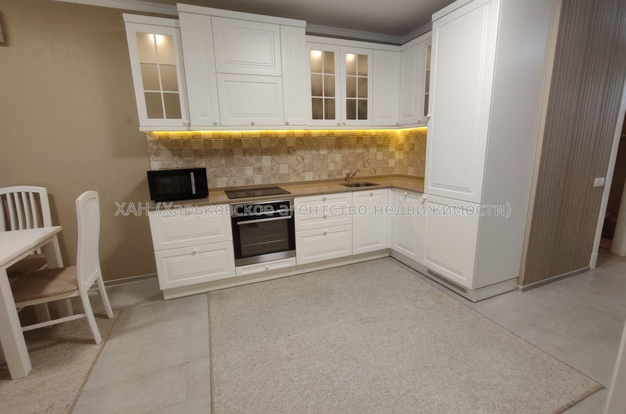 Продам квартиру, Сухумская ул. , 2 кім., 81 м², авторский дизайн 
