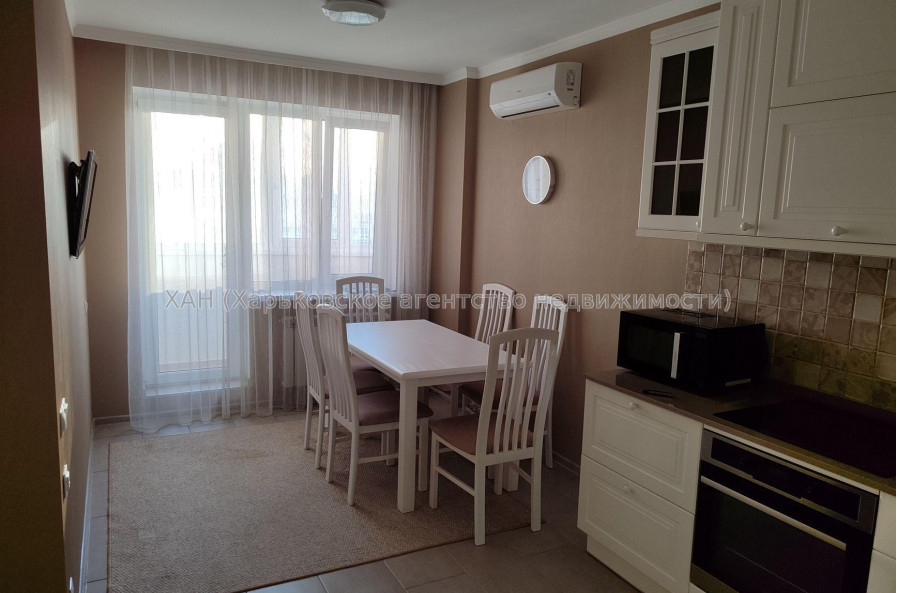 Продам квартиру, Сухумская ул. , 2 кім., 81 м², авторский дизайн 