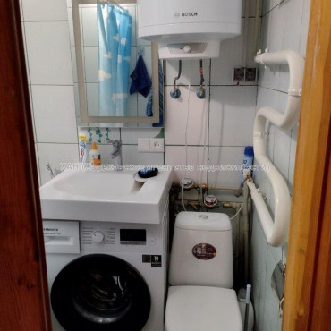 Продам квартиру, Каденюка ул. , 1  ком., 30.30 м², косметический ремонт 