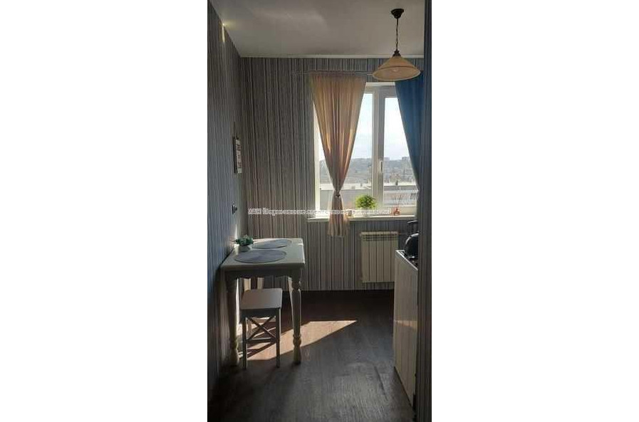 Продам квартиру, Валентиновская ул. , 58Б , 2  ком., 47 м², капитальный ремонт 