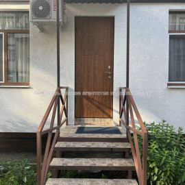 Продам квартиру, Верхнегиевская ул. , 1  ком., 50 м², капитальный ремонт