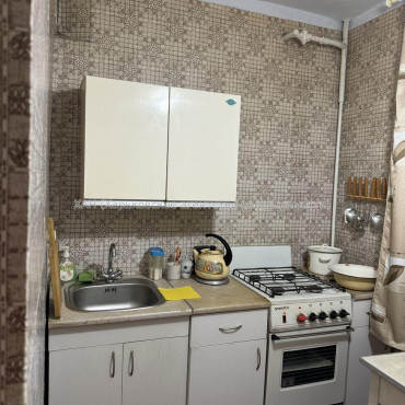 Продам квартиру, Соборности Украины ул. , 2 кім., 45.10 м², косметический ремонт 