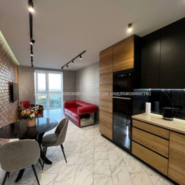 Продам квартиру, Зерновая ул. , 2 кім., 68 м², авторский дизайн 