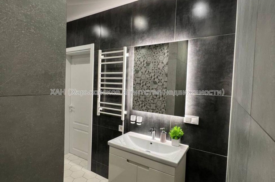 Продам квартиру, Зерновая ул. , 2 кім., 68 м², авторский дизайн 