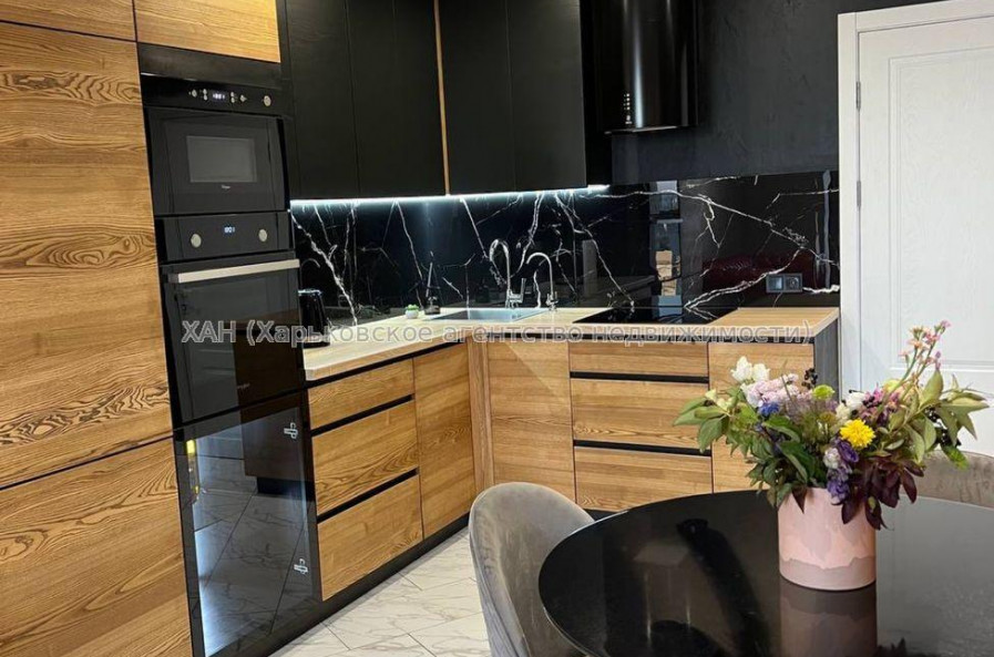 Продам квартиру, Зерновая ул. , 2 кім., 68 м², авторский дизайн 