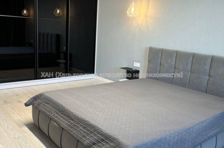 Продам квартиру, Зерновая ул. , 2 кім., 68 м², авторский дизайн 