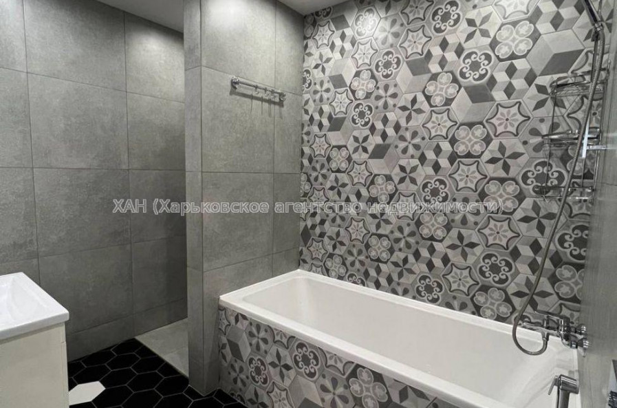 Продам квартиру, Зерновая ул. , 2 кім., 68 м², авторский дизайн 