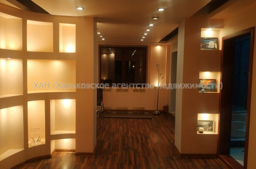 Продам квартиру, Единства ул. , 4 кім., 85 м², авторский дизайн 