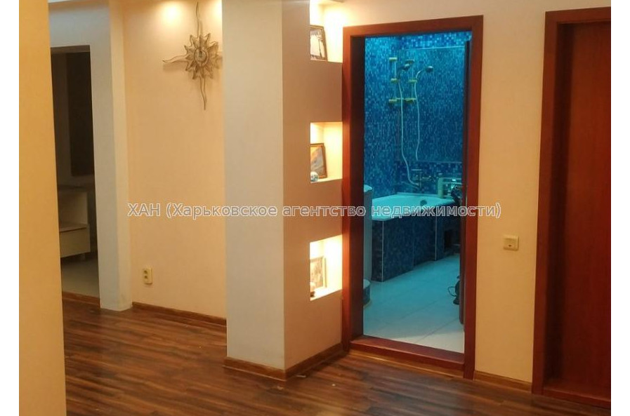 Продам квартиру, Единства ул. , 4 кім., 85 м², авторский дизайн 