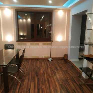 Продам квартиру, Единства ул. , 4 кім., 85 м², авторский дизайн 