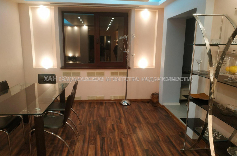 Продам квартиру, Единства ул. , 4 кім., 85 м², авторский дизайн 