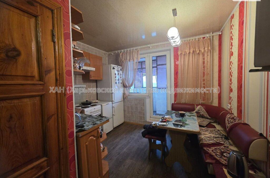 Продам квартиру, Яны Червоной ул. , 2  ком., 62 м², косметический ремонт 