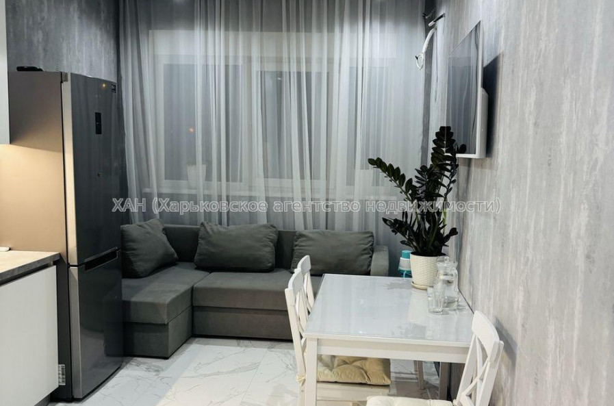 Продам квартиру, Молочная ул. , 2 кім., 67 м², евроремонт 